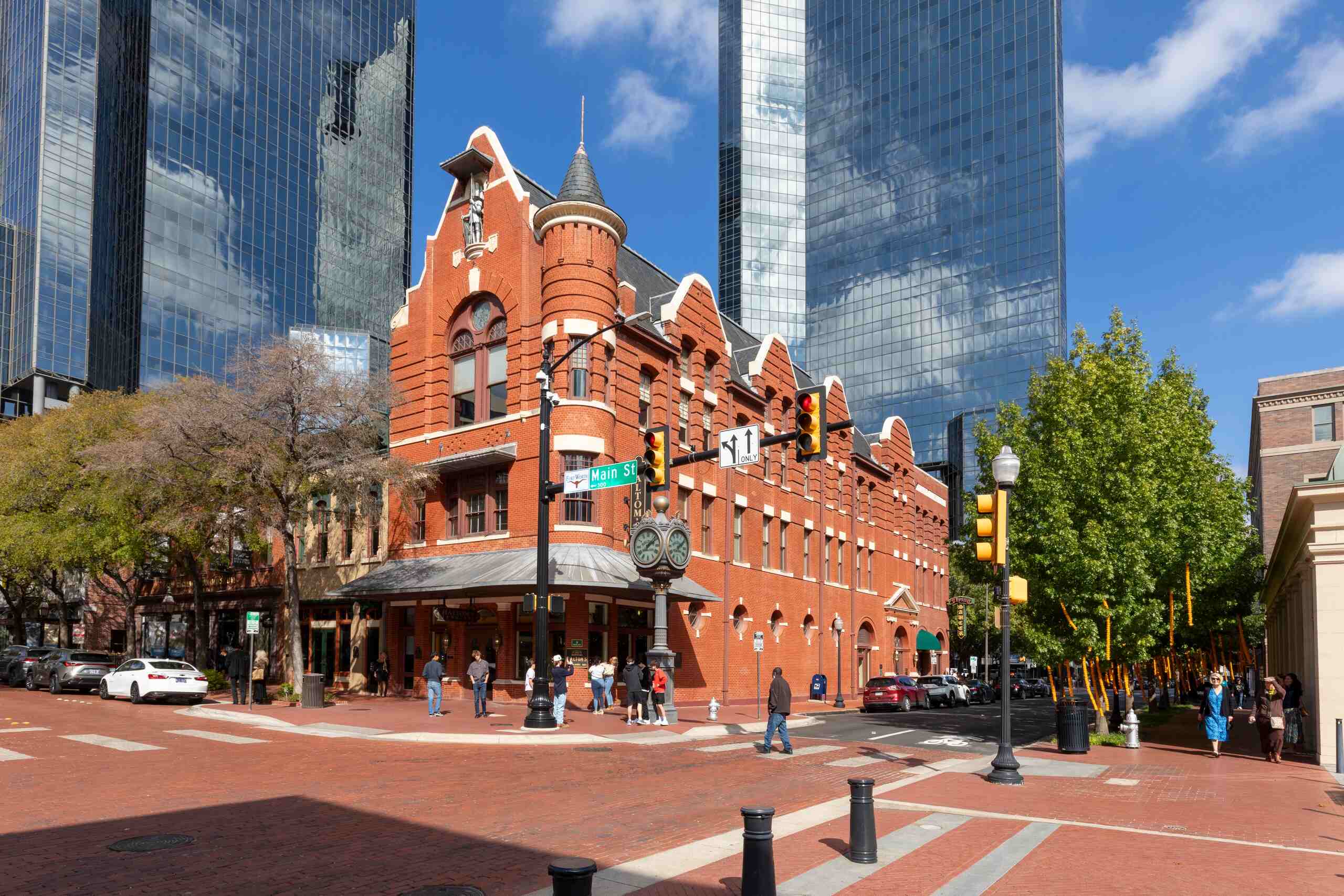 Calle del centro de Fort Worth atendida por abogados especializados en accidentes de bicicleta de Fort Worth.